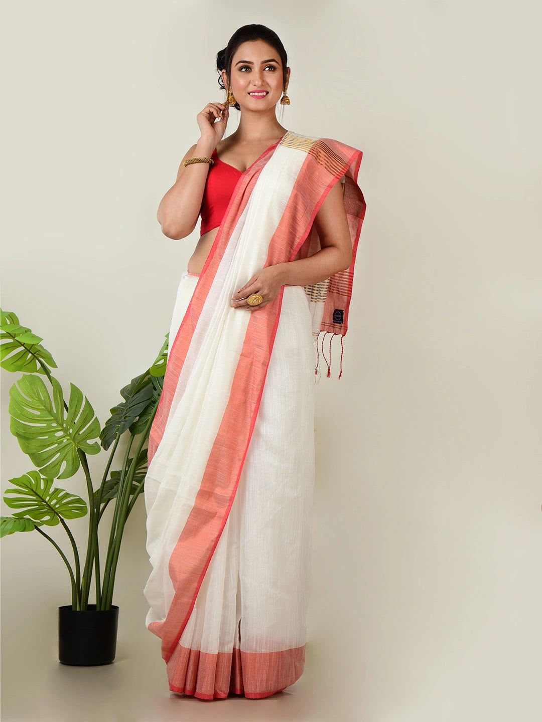 Aagomoni | White Handloom Cotton Saree With Red Border