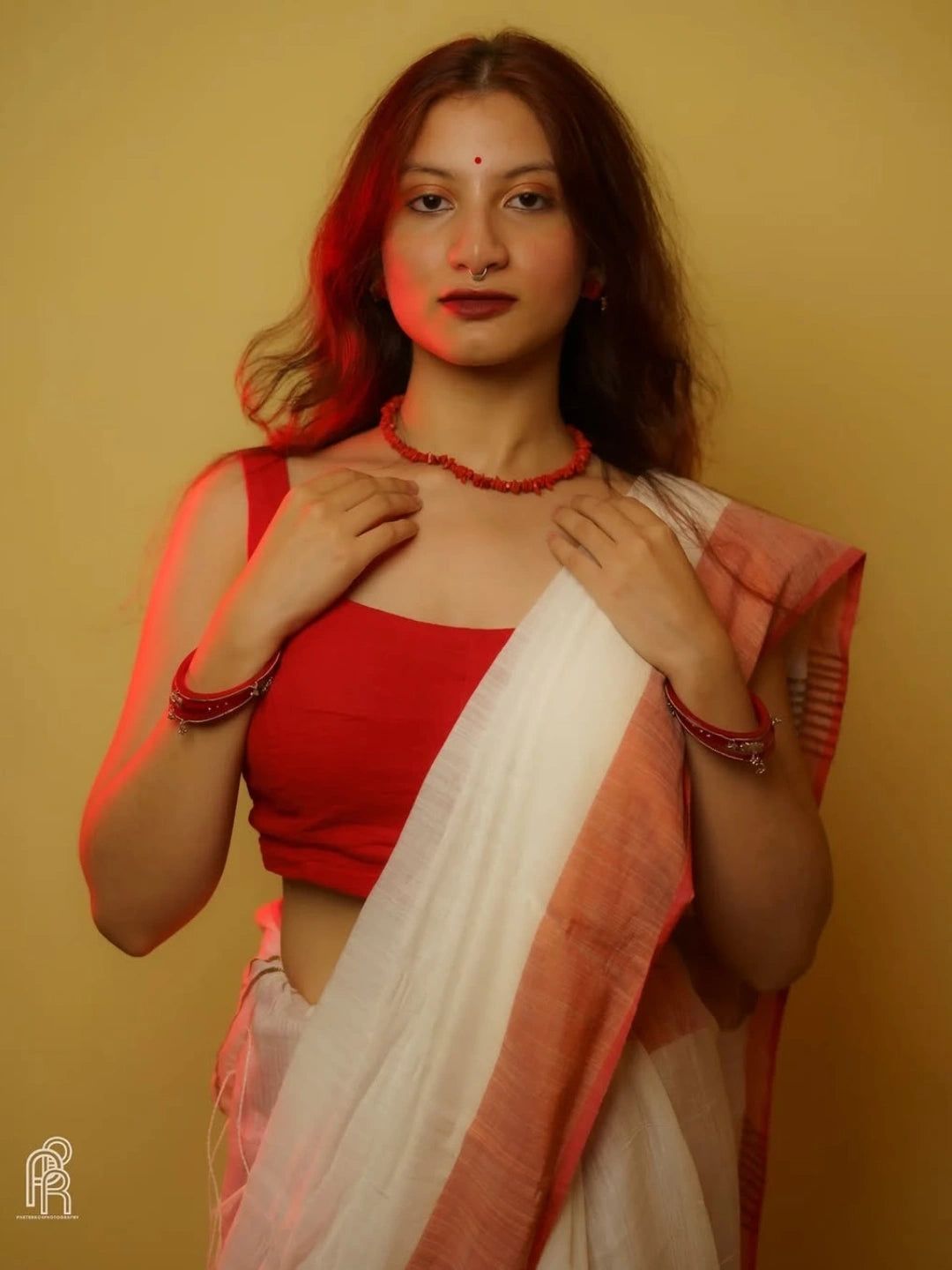 Aagomoni | White Handloom Cotton Saree With Red Border image 2