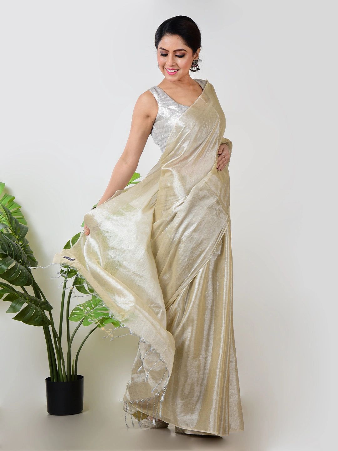 Creamy Glow | Ivory Handloom Tissue Saree image 2