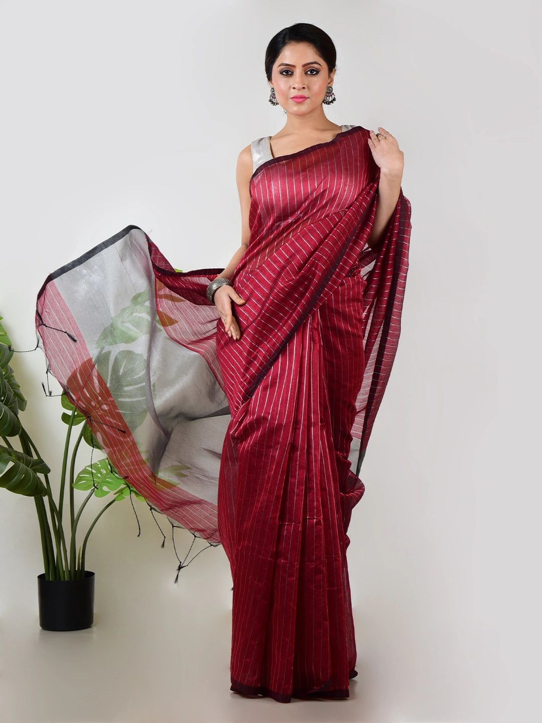 Kavi Kaavya | Red Handloom Linen Saree With White Zari Stripe image 2