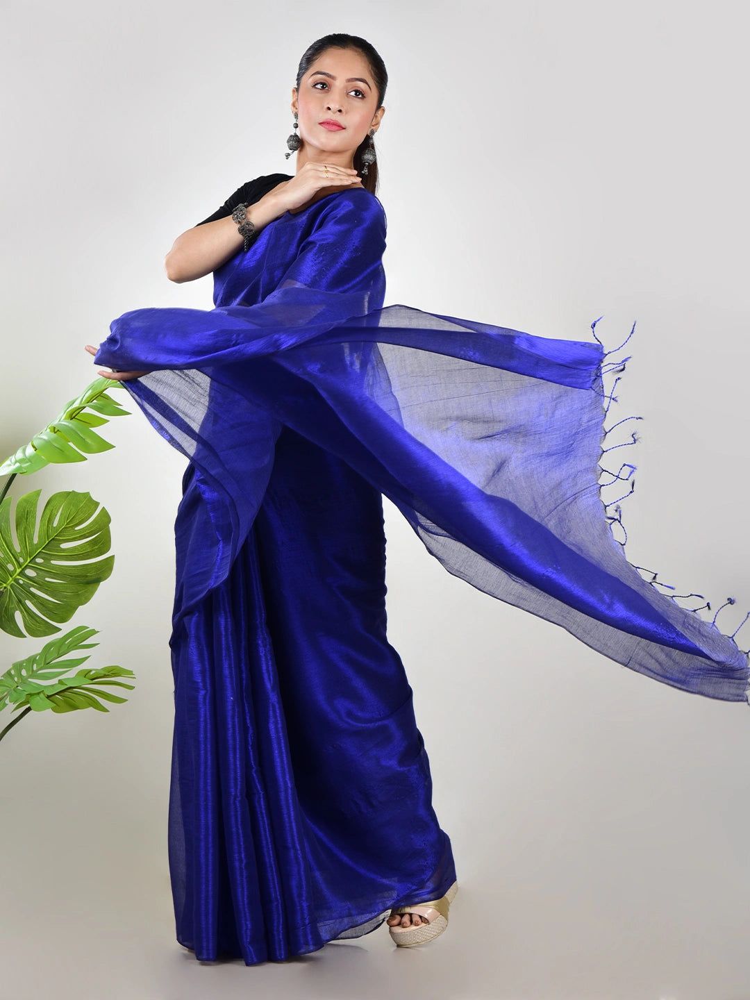 Neelsagar | Ink Blue Handloom Tissue Saree image 2