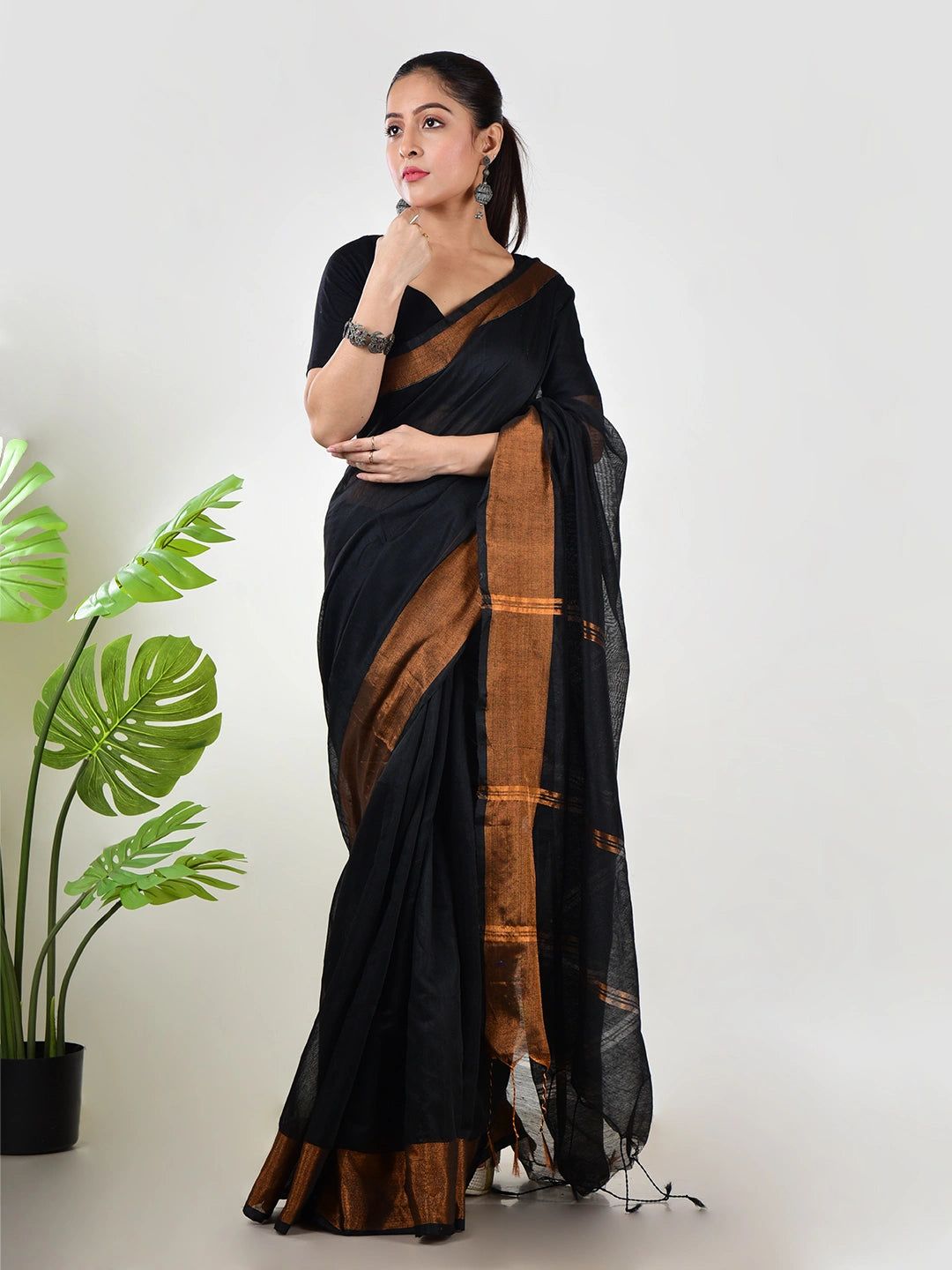 Raagini | Black Handloom Linen Saree image 2