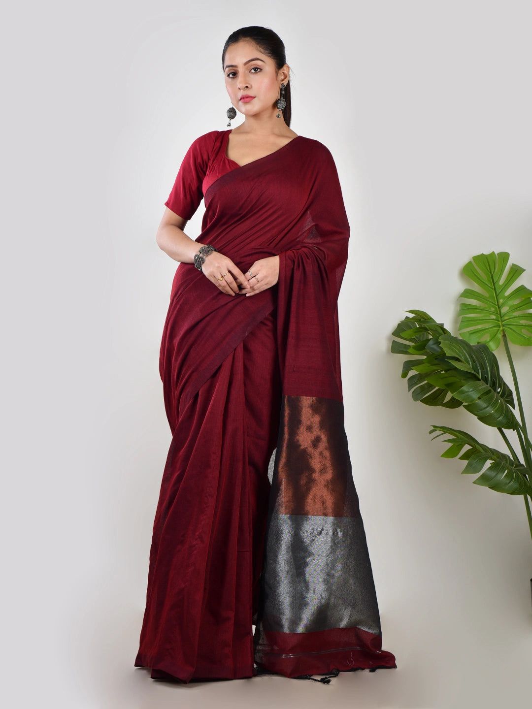 Ruhini | Maroon Handloom Linen Saree image 2