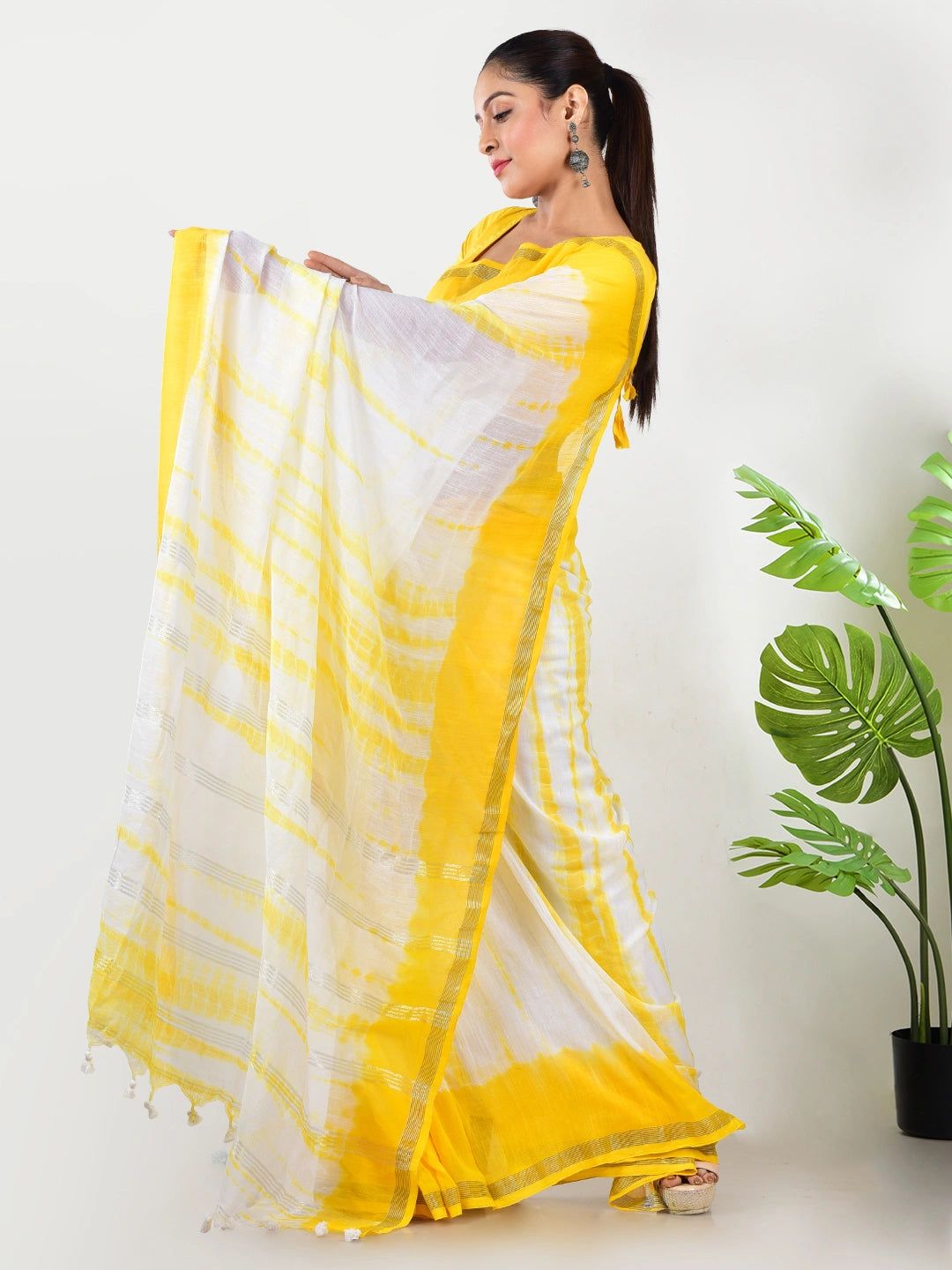 Sooraj Leher | Yellow Handloom Mul Cotton Saree image 2