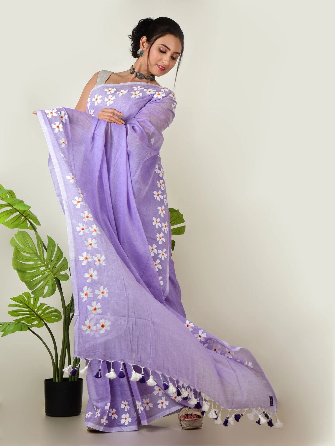 Komal Angan | Lavender Handloom Cotton Saree With Delicate Handcrafted Floral Art image 2