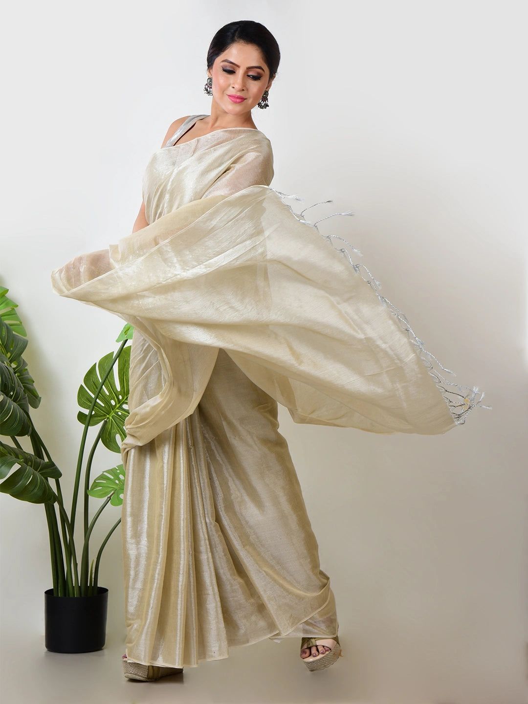 Creamy Glow | Ivory Handloom Tissue Saree image 3