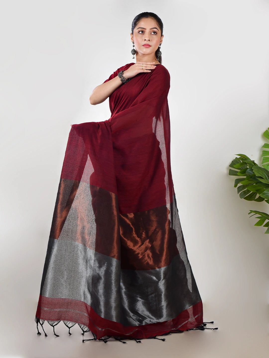 Ruhini | Maroon Handloom Linen Saree image 3