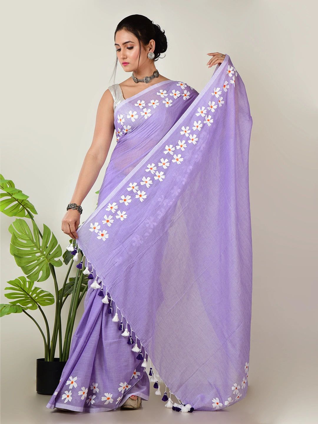 Komal Angan | Lavender Handloom Cotton Saree With Delicate Handcrafted Floral Art image 3