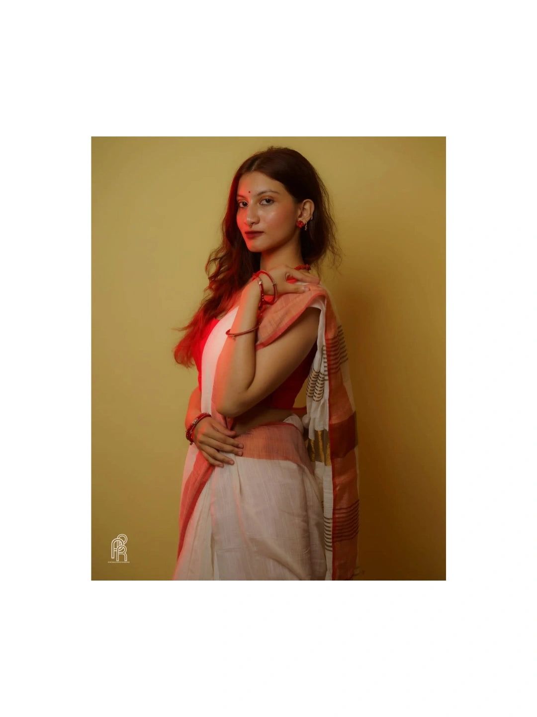 Aagomoni | White Handloom Cotton Saree With Red Border image 4