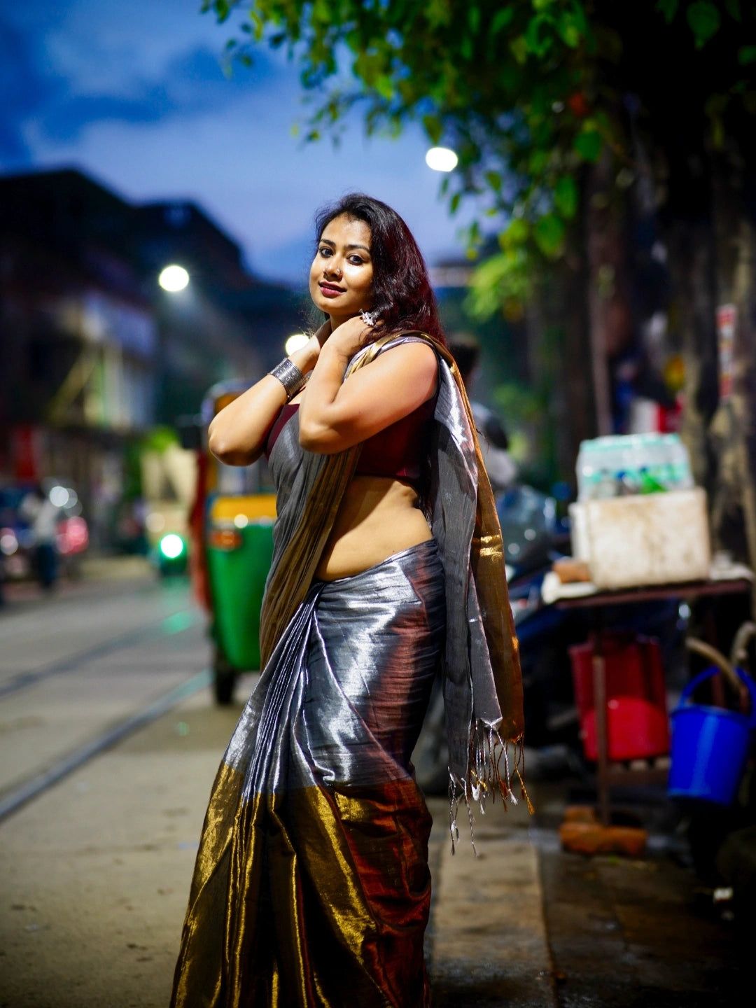 Swarna Chaand | Gold & Silver Handloom Tissue Saree By Poonam image 4