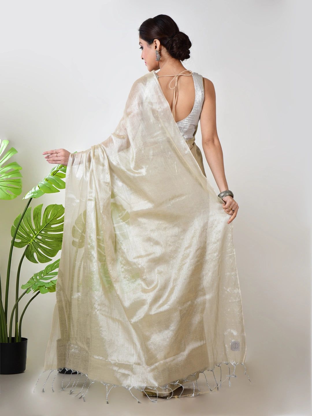 Creamy Glow | Ivory Handloom Tissue Saree image 4