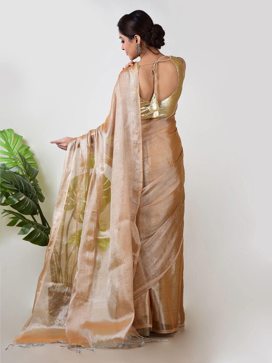Rosy Dazzle | Rose Gold Handloom Tissue Saree image 4
