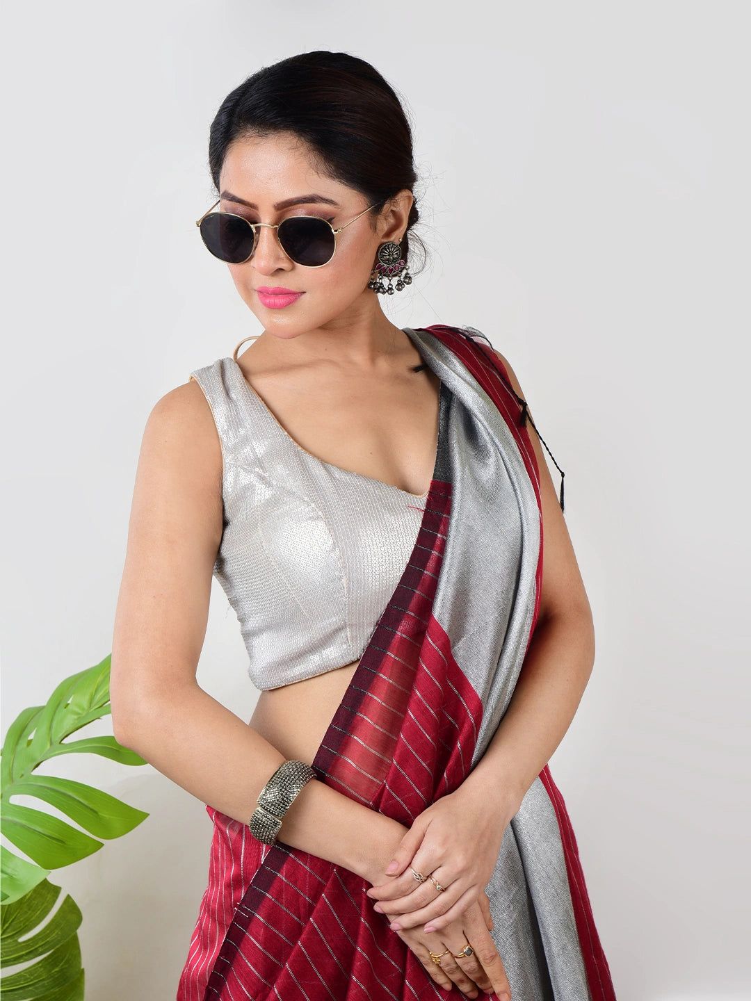 Kavi Kaavya | Red Handloom Linen Saree With White Zari Stripe image 4