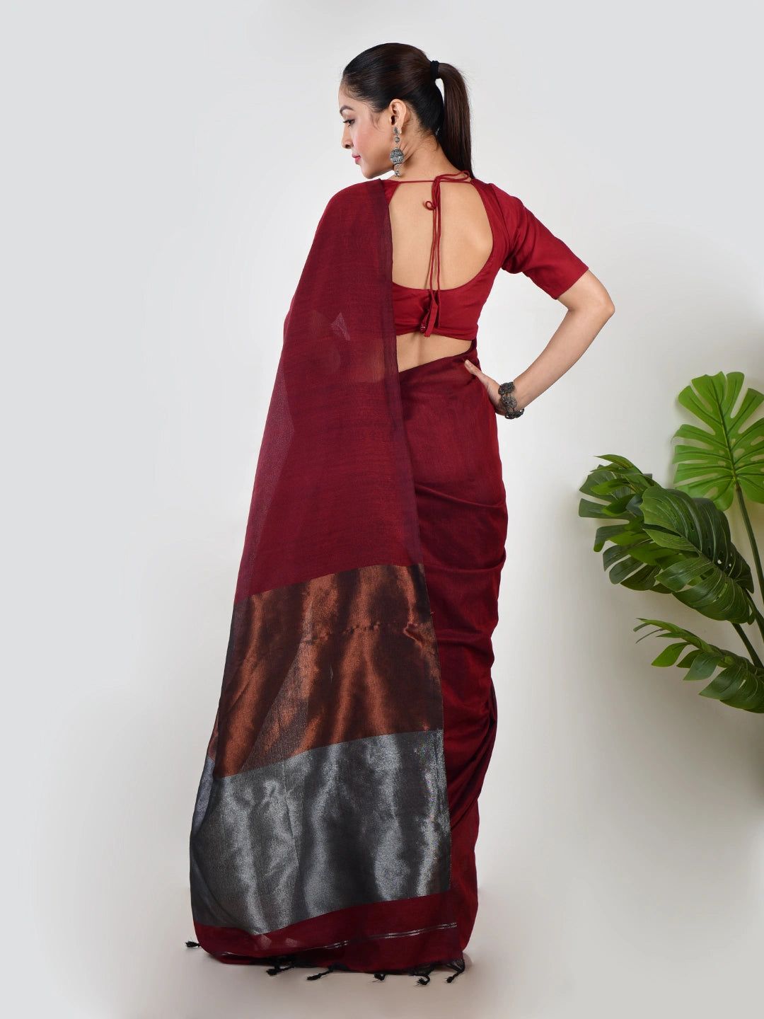 Ruhini | Maroon Handloom Linen Saree image 4