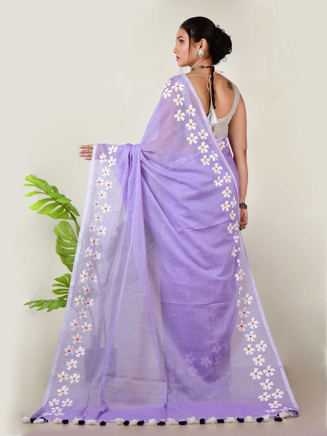 Komal Angan | Lavender Handloom Cotton Saree With Delicate Handcrafted Floral Art image 4