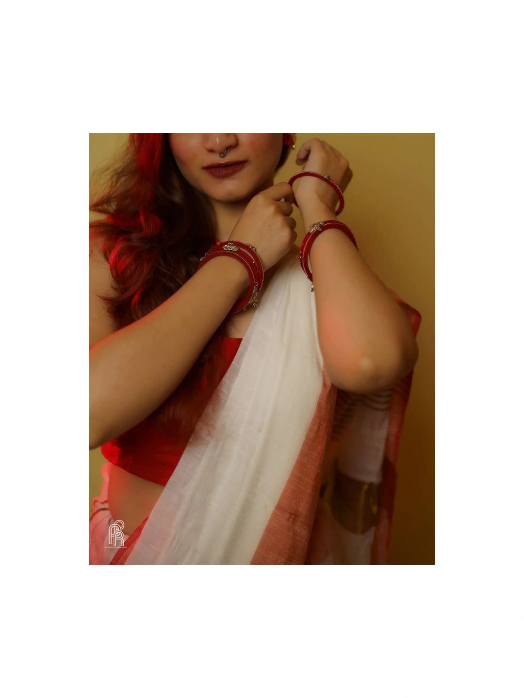Aagomoni | White Handloom Cotton Saree With Red Border image 5