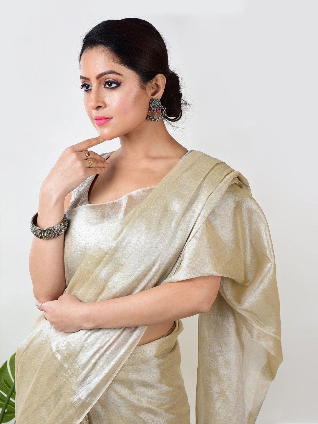 Creamy Glow | Ivory Handloom Tissue Saree image 5