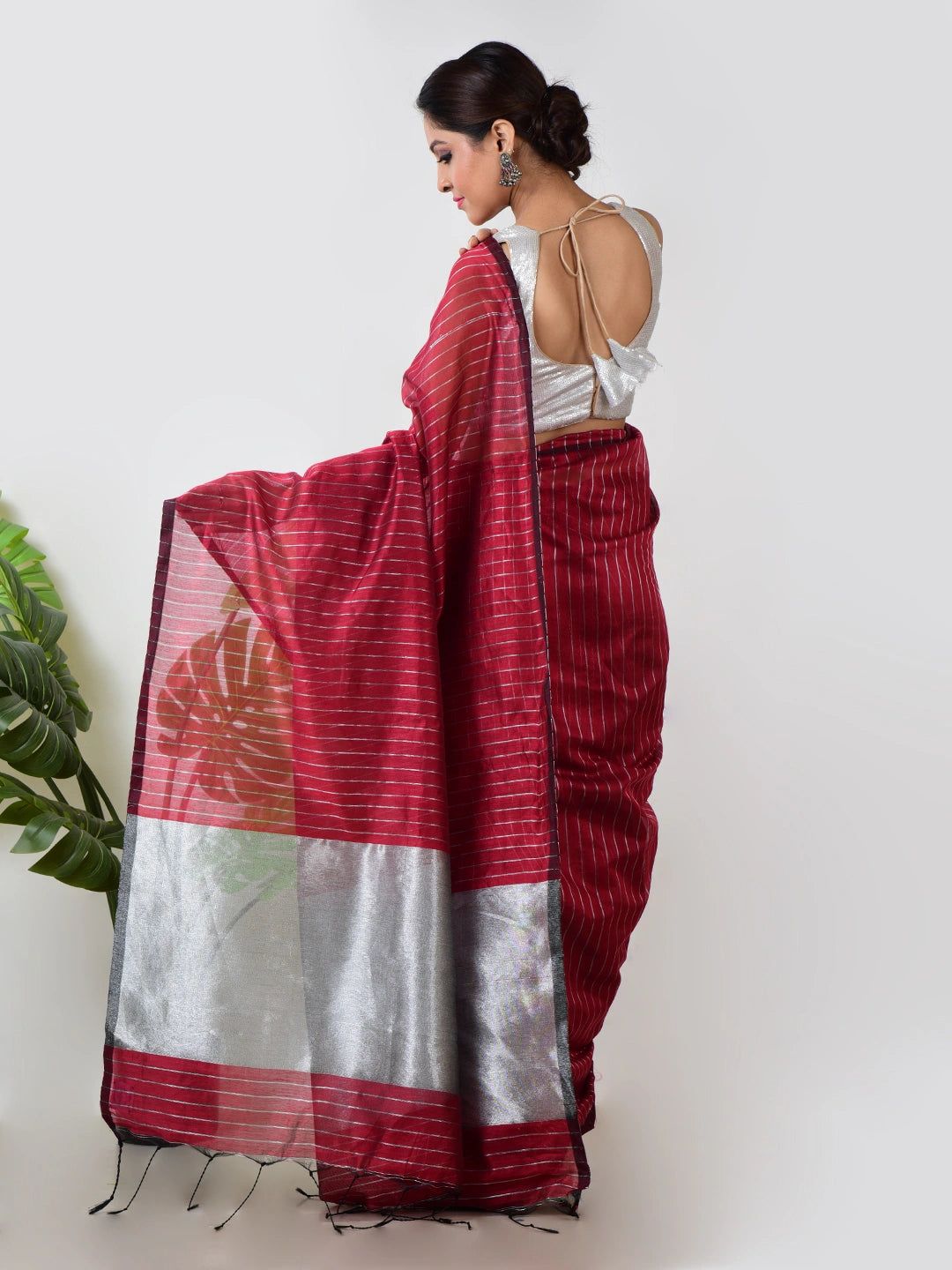 Kavi Kaavya | Red Handloom Linen Saree With White Zari Stripe image 5