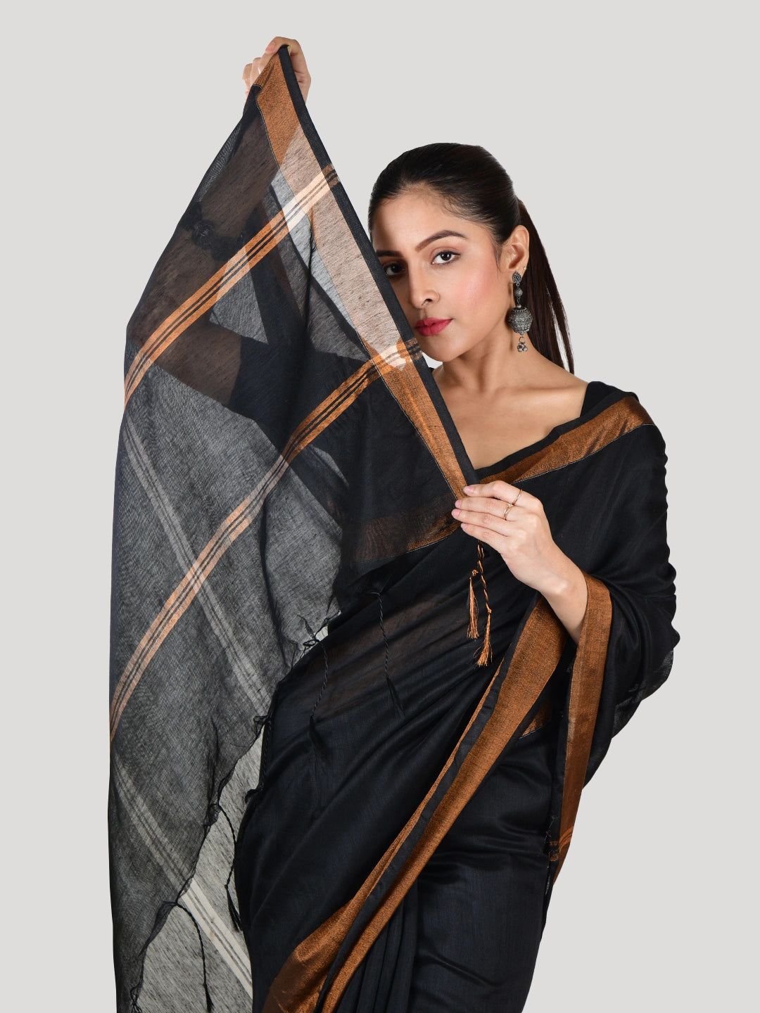 Raagini | Black Handloom Linen Saree image 5