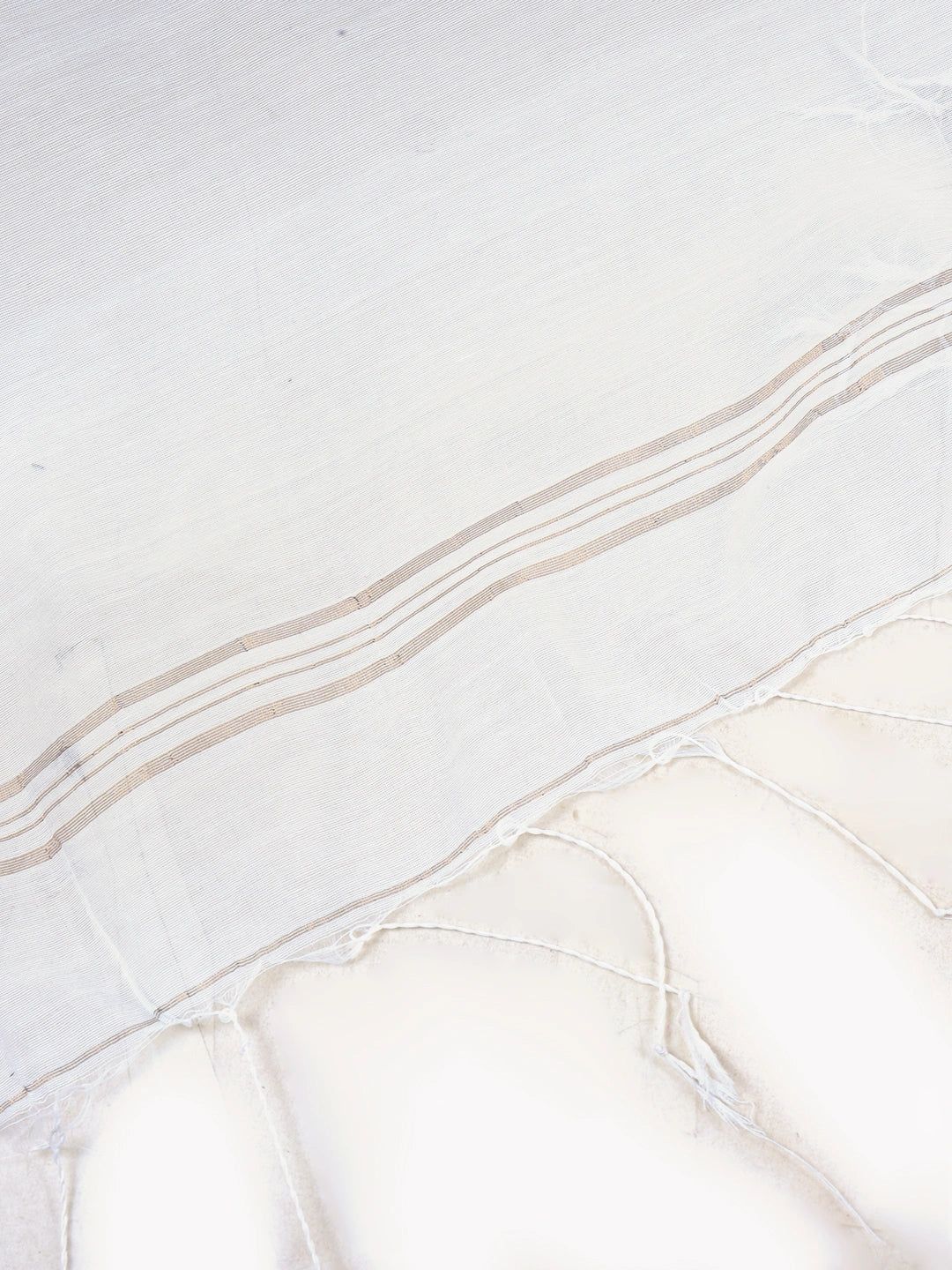 Moon Mist | White Handloom Linen Saree image 5