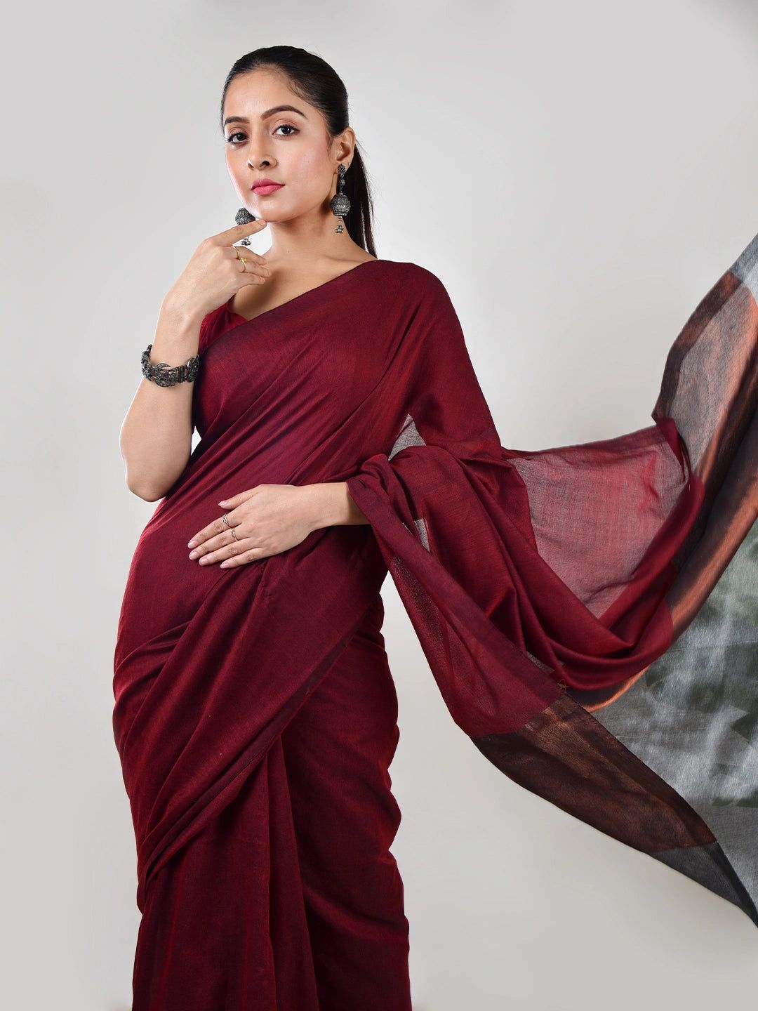 Ruhini | Maroon Handloom Linen Saree image 5