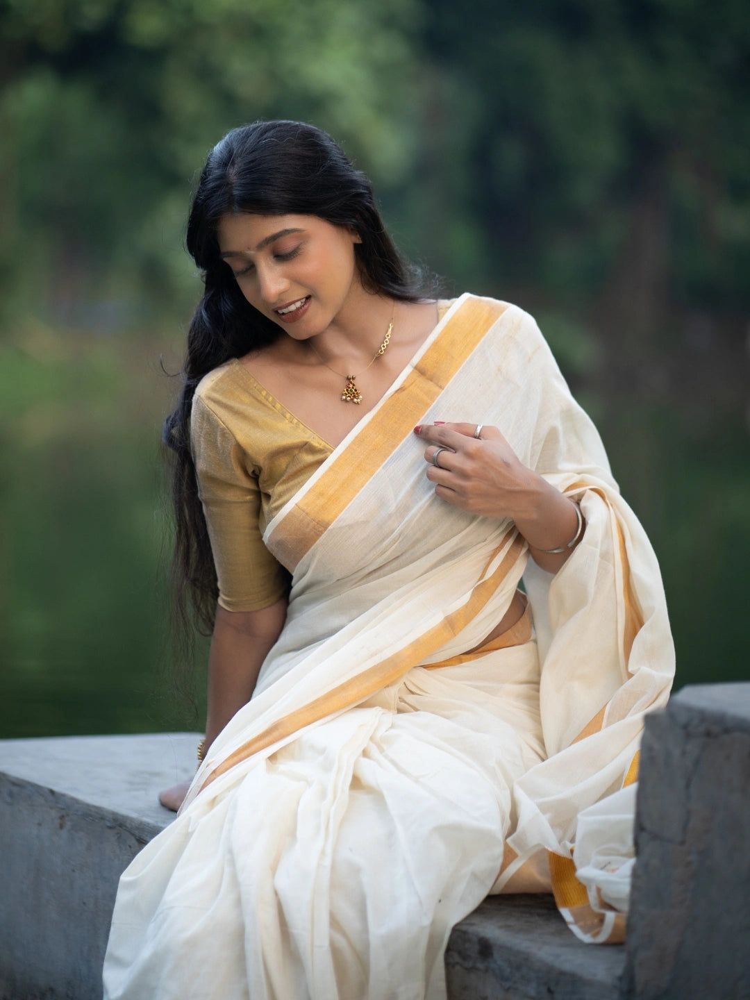 Padmavati | White Kasavu Handloom Cotton Saree image 6