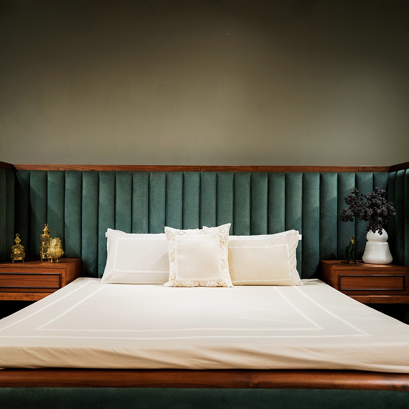 Trimmed Bliss Champagne Charm Bed Sheet- Queen-228.6cmx259.08cm-500 Thread Count