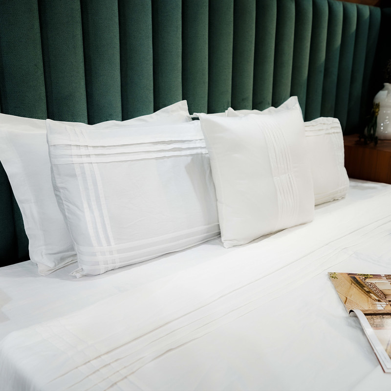 Classic Charm Pure Alabaster Bed Sheet- Queen-228.6cmx259.08cm-300 Thread Count image 3