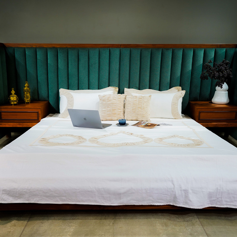 Teardrop Elegance Pure Alabaster Bed Sheet- Queen-228.6cmx259.08cm-500 Thread Count image 3