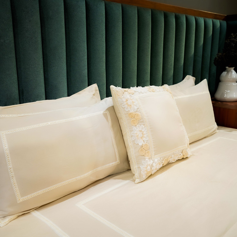 Trimmed Bliss Champagne Charm Bed Sheet- King-274.32cmx274.32cm-300 Thread Count image 4