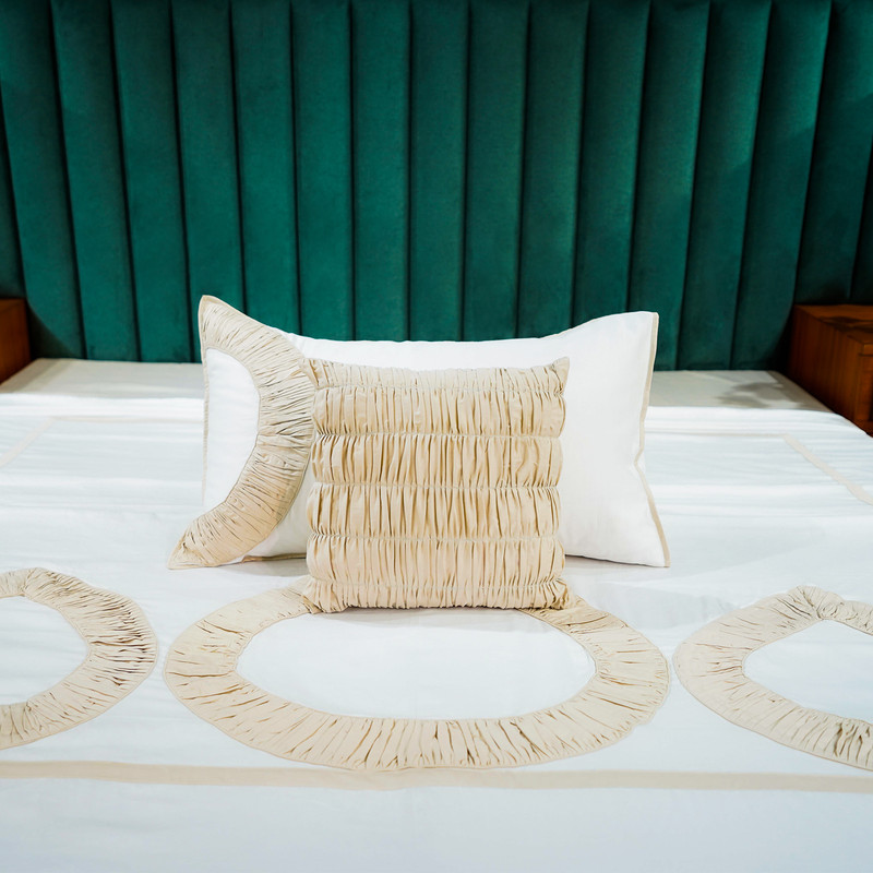 Teardrop Elegance Pure Alabaster Bed Sheet- King-274.32cmx274.32cm-300 Thread Count image 4