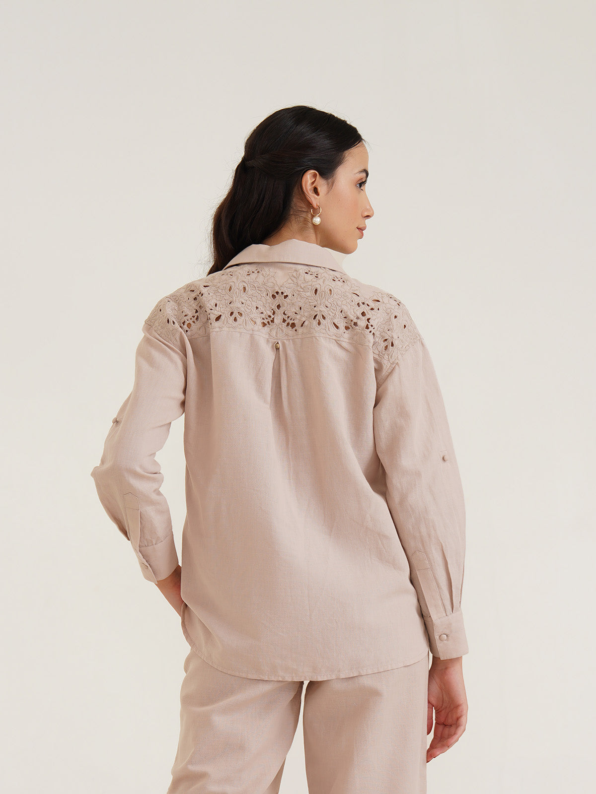 Biewe - Linen Drop Shoulder Linen Shirt With Cutwork Embroidery image 4