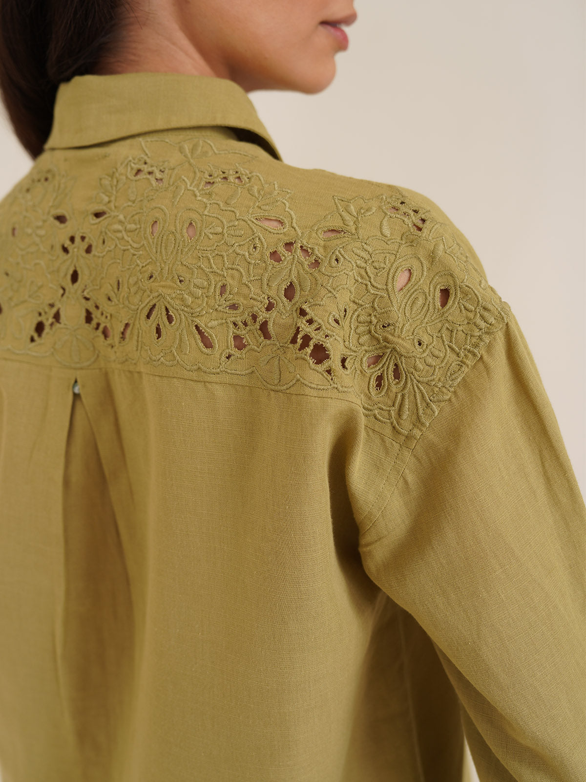 Biewe - Linen Drop Shoulder Linen Shirt With Cutwork Embroidery image 6