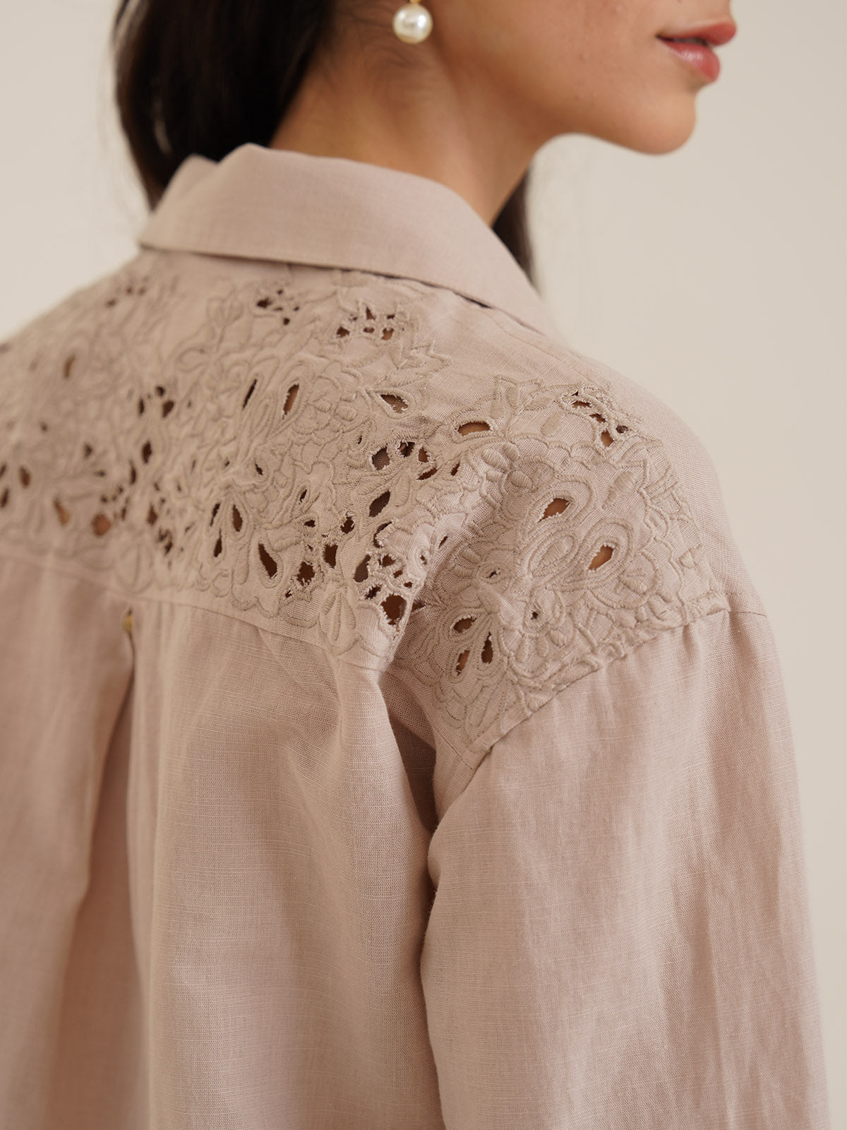Biewe - Linen Drop Shoulder Linen Shirt With Cutwork Embroidery image 9
