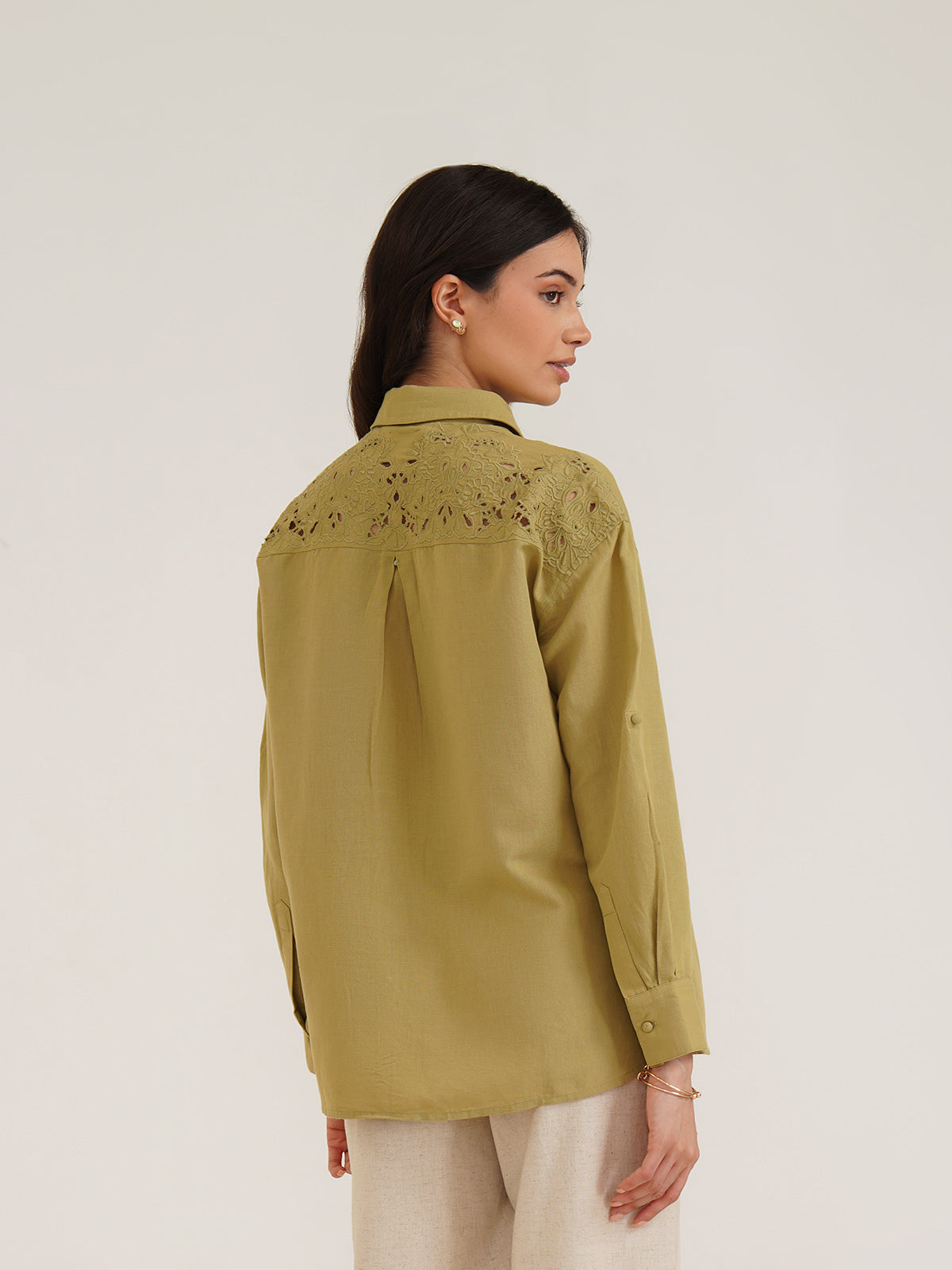 Biewe - Linen Drop Shoulder Linen Shirt With Cutwork Embroidery image 8
