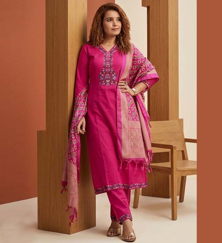 Pink Embroidered Cotton Kurta Set image 4