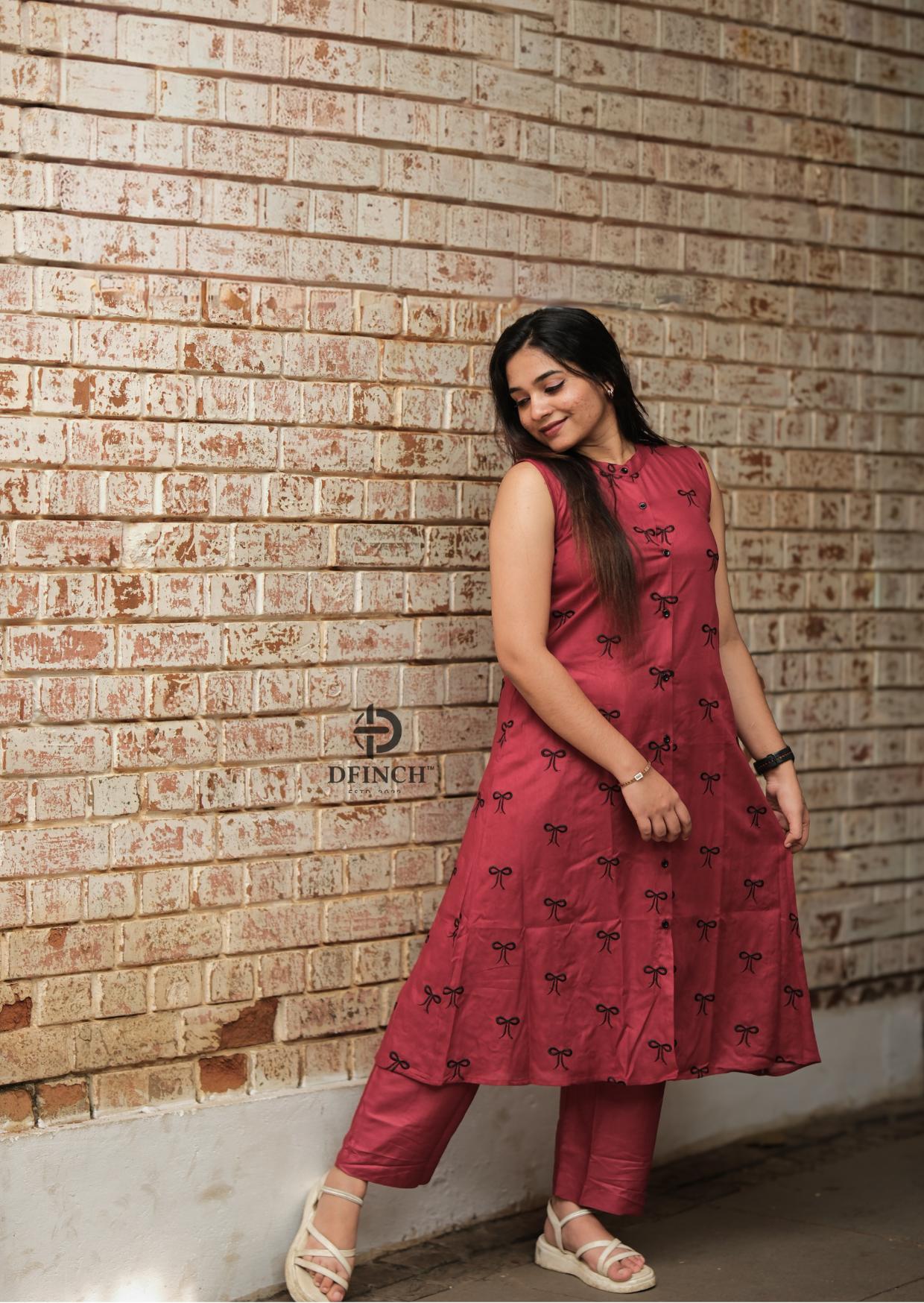 Modern Maroon Sleeveless Kurti Set With Button Neck | Women image 3