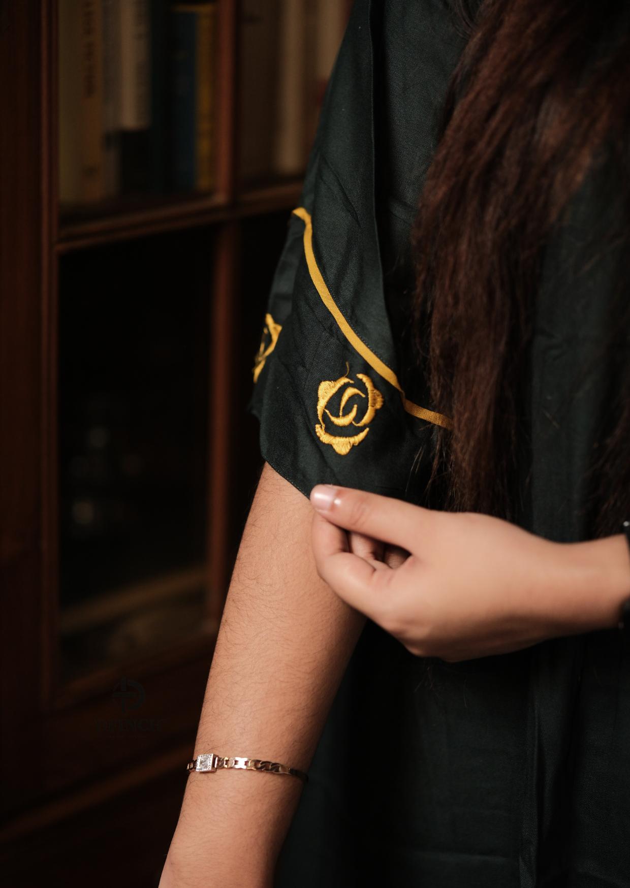 Women‚äôs Dark Green Kurti Set | V-neck & Designer Sleeves image 4