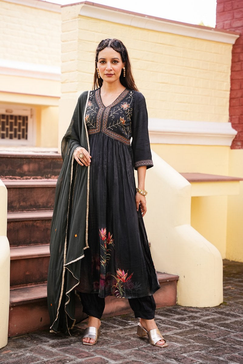 Three-piece Coaty Style Kurta Set image 2