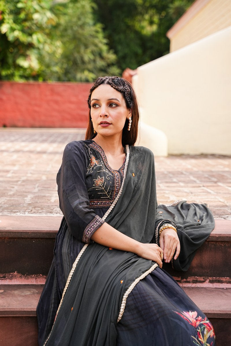 Three-piece Coaty Style Kurta Set image 4