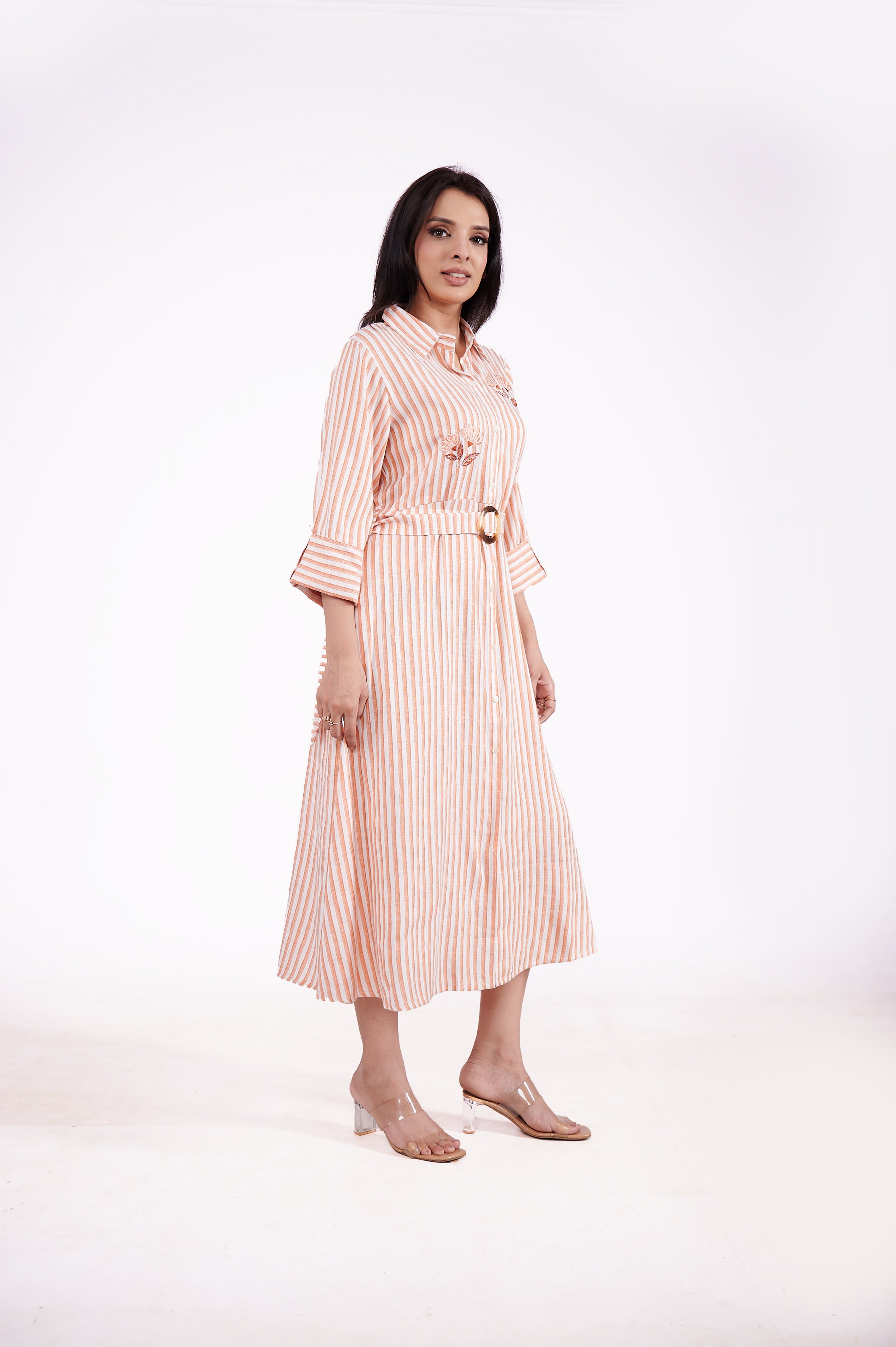Midi Dress With Front Button And A Belt image 3