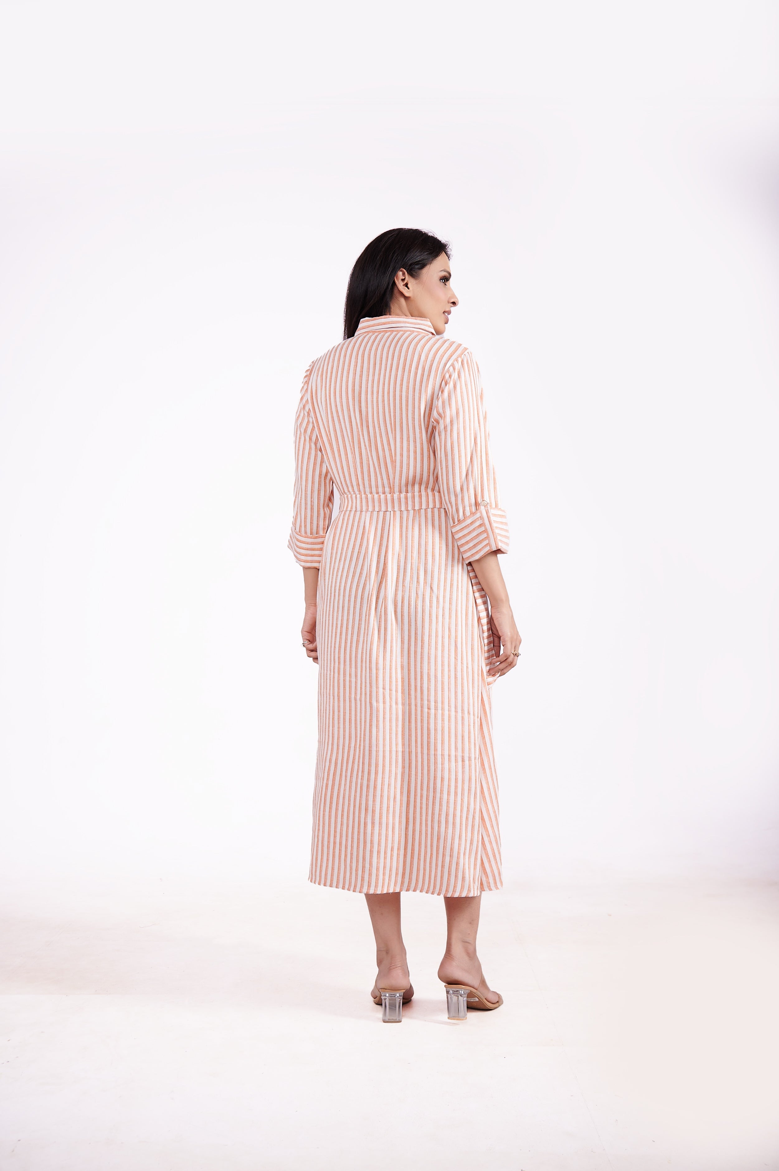 Midi Dress With Front Button And A Belt image 4