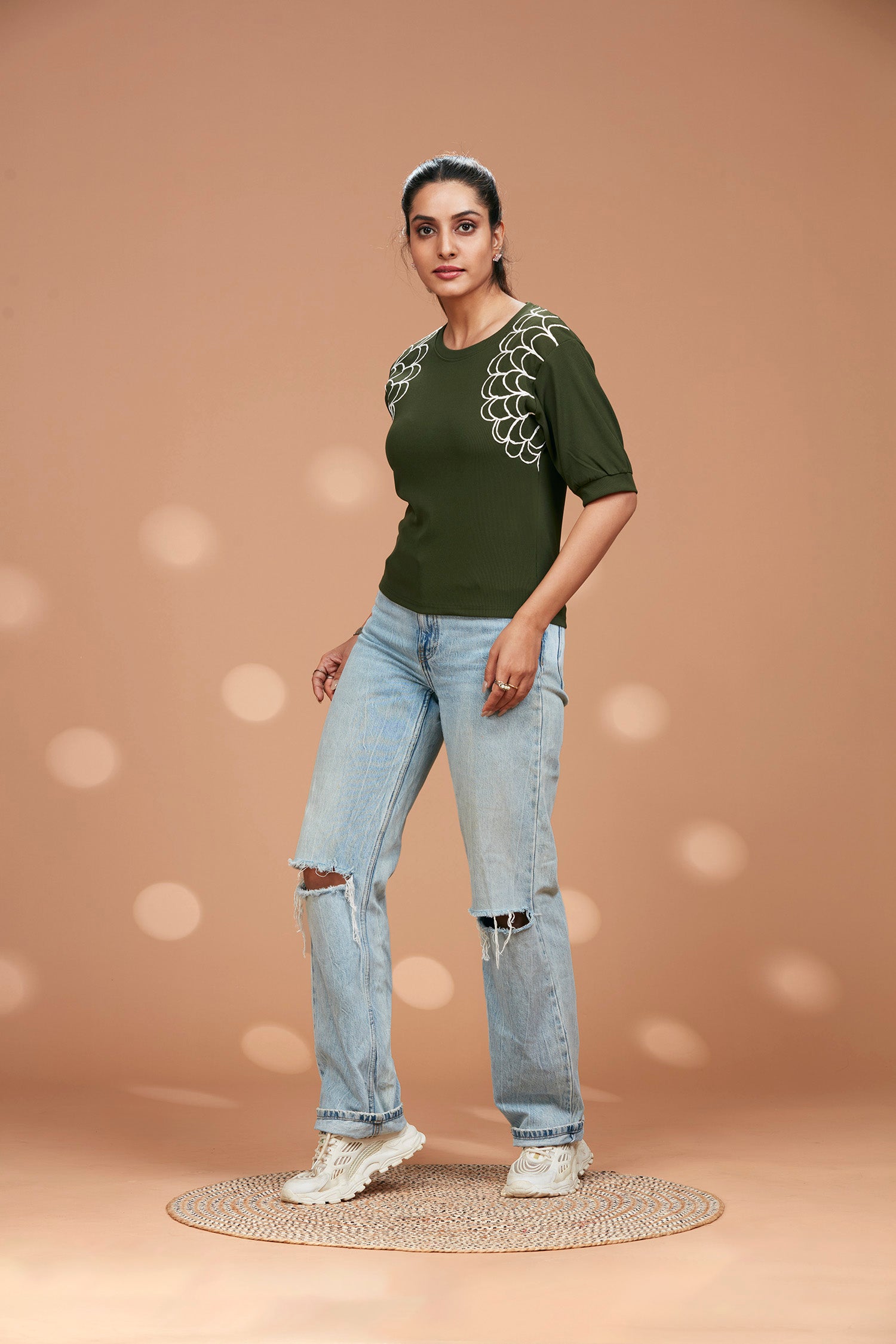 Round Neck T-shirt With Ribbed Cuff image 2
