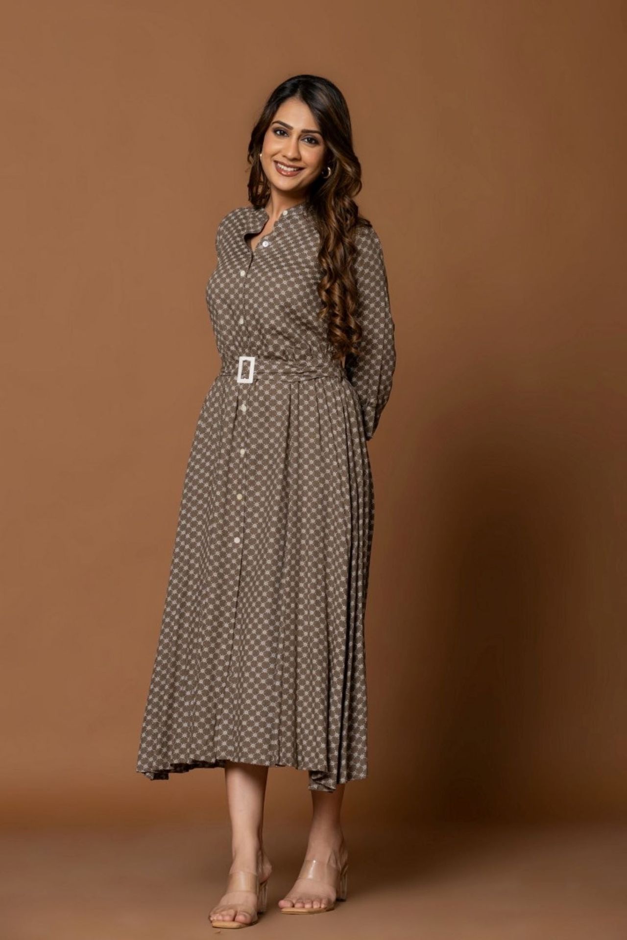Chic Ash Grey Belted Dress With Tailored Waist For A Stylish Look image 4