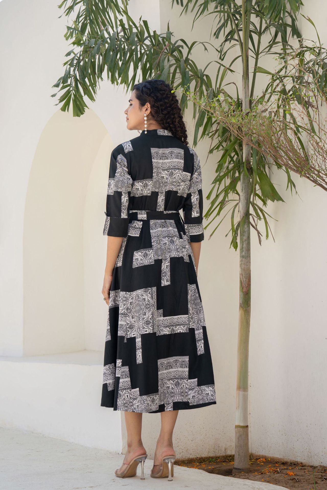 Olive Green Madarin Collar Patch Printed Midi Dress image 4