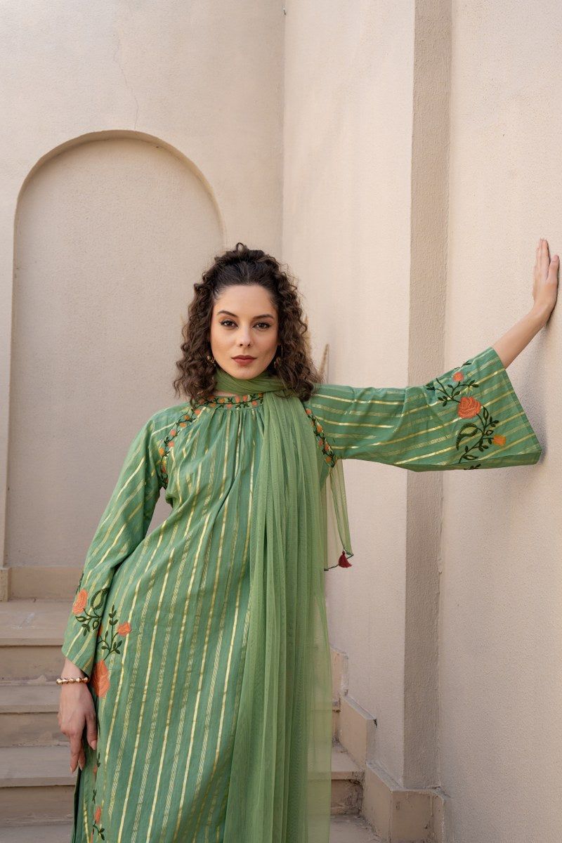 Three-piece Suit With Intricate Floral Embroidery In Pista Green Color image 2