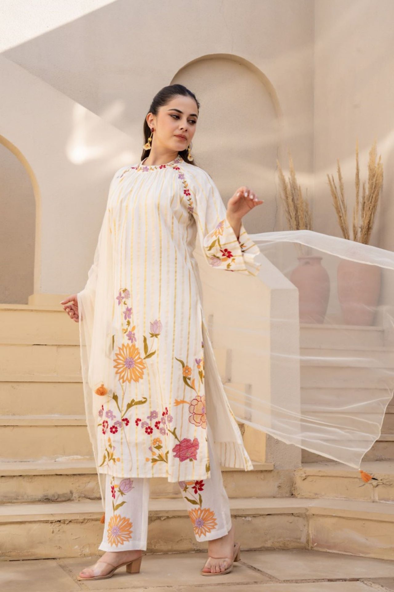 Elegant Off-white Embroidered Three Pcs With Dupatta image 3