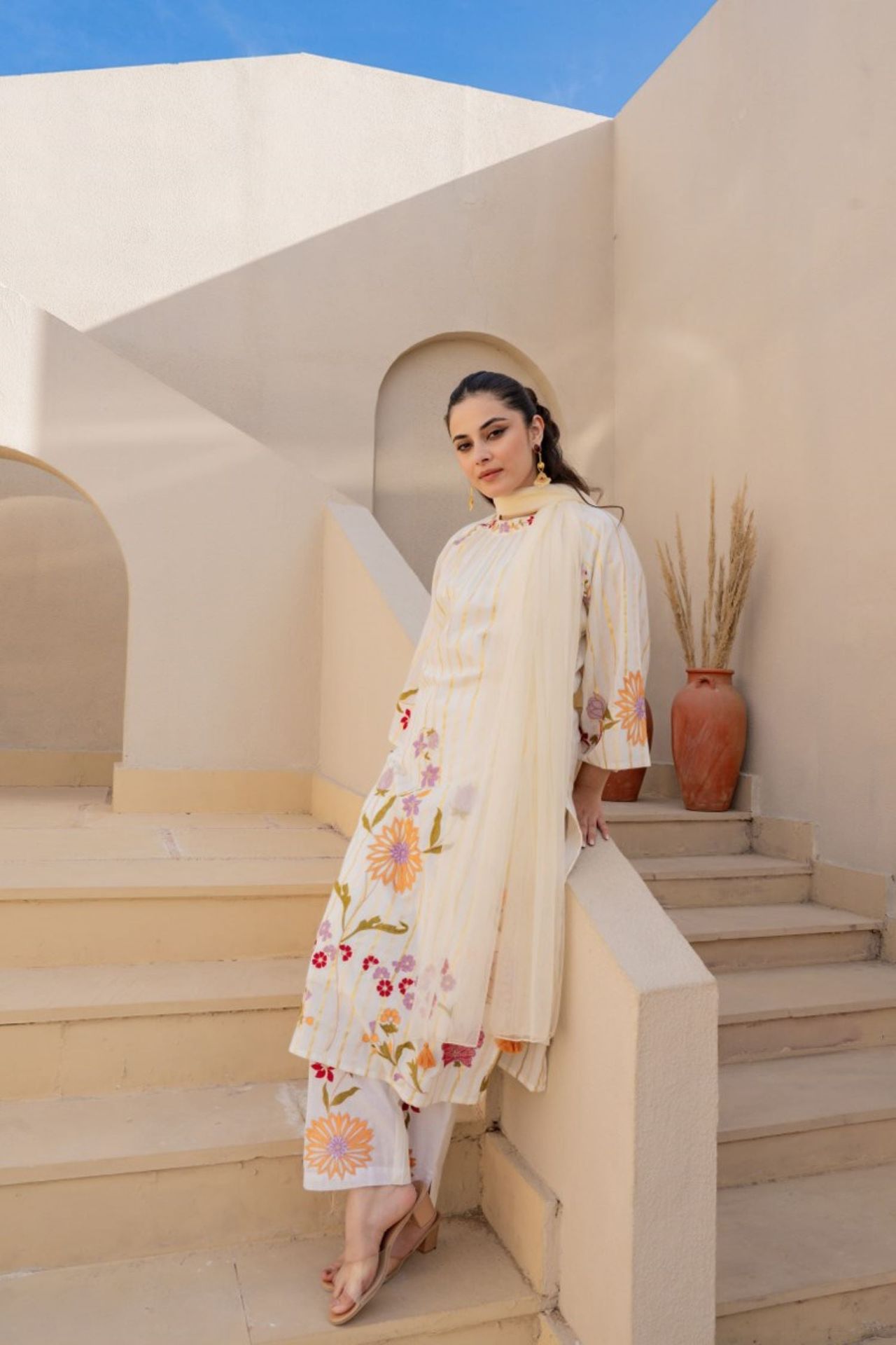Elegant Off-white Embroidered Three Pcs With Dupatta image 4
