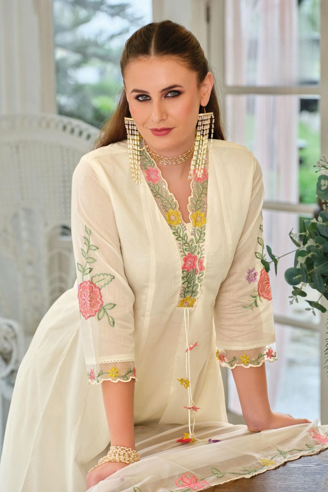 Elegant Off White Mul Chanderi Three Piece Suit Set image 2