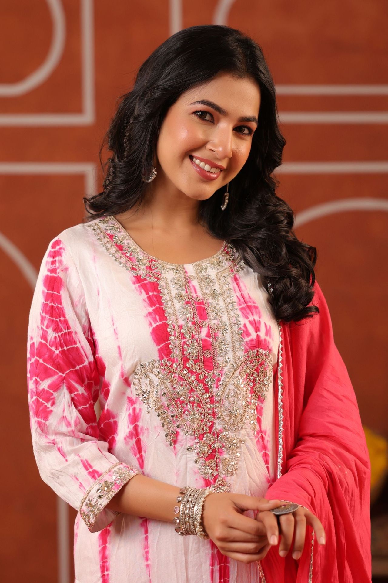Freyaa Pink Tie-dye Gotta Patti Embroidered Straight Kurta Trouser Dupatta Set image 3